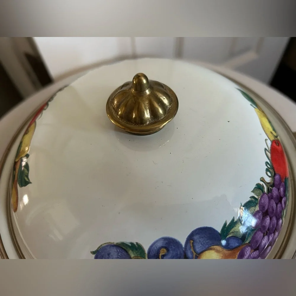 Vintage Cornucopia Kitchen Enamel Casserole Dutch Oven Fruit Design 2.5 Quart